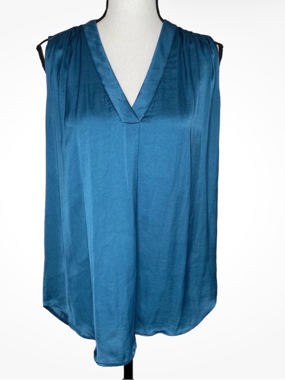 Vince. Women’s Turquoise Blue Sleeveless V-Neck Blouse, Size L, EUC